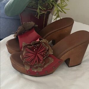 Kork Easy Sundance Heel Stylish Red Floral Women's Clogs